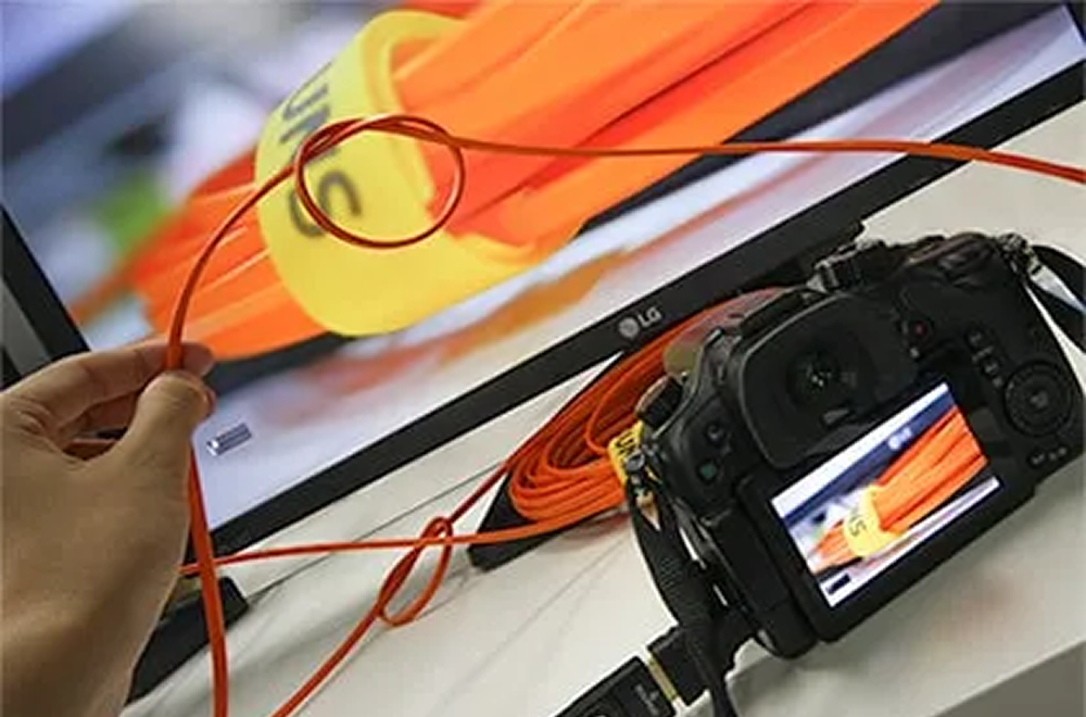 OPTIMAN 4Kケーブルの柔軟性デモンストレーション